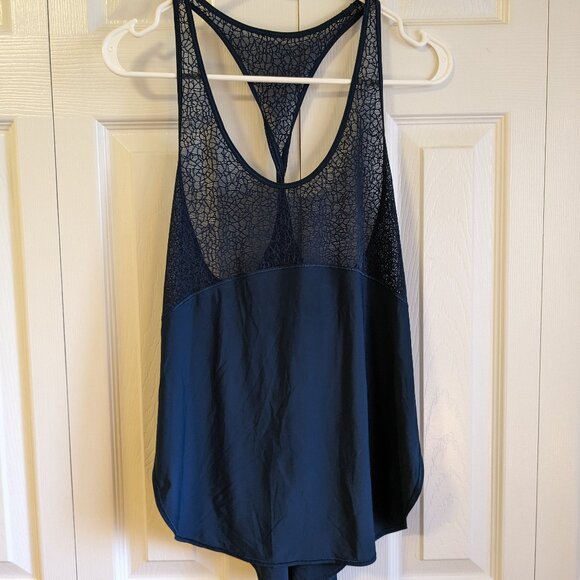 Lululemon Women’s Naval Blue Twist Train Singlet Tank Top Lace M/L Activewear - Picture 4 of 9